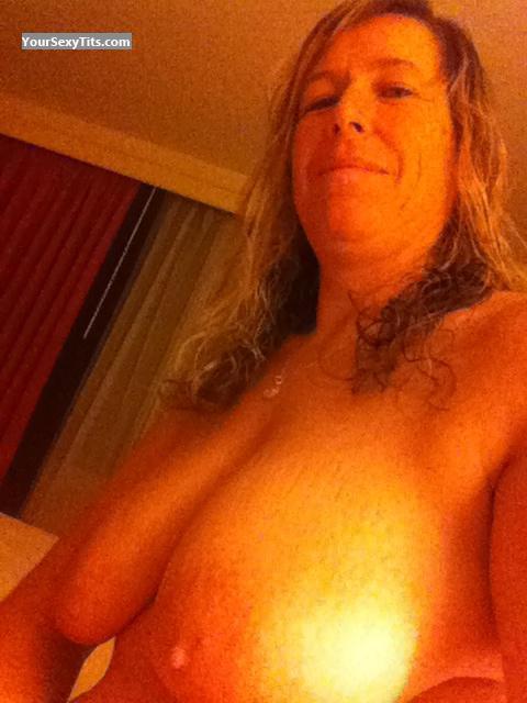 Mein Grosser Busen Topless Selbstporträt von Kimmee